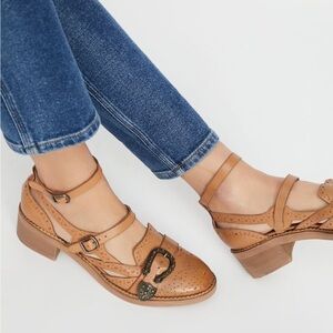 SILENT D - Western Style flats, ornate buckles & low chunky heels - EU 38 US 8